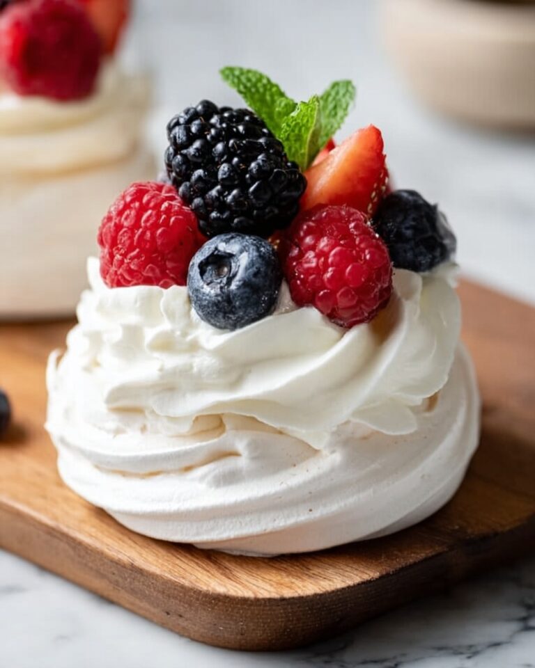 Christmas Mini Pavlovas Recipe